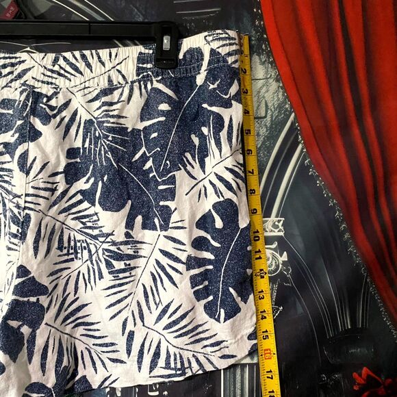 Nautica Shorts Women's White Tropical Botanical Resort Coastal Summer Vacation - Picture 3 of 4